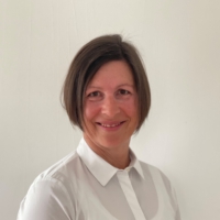 Dr. Iris Stolle